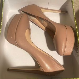 Steve Madden serrpant nude pump